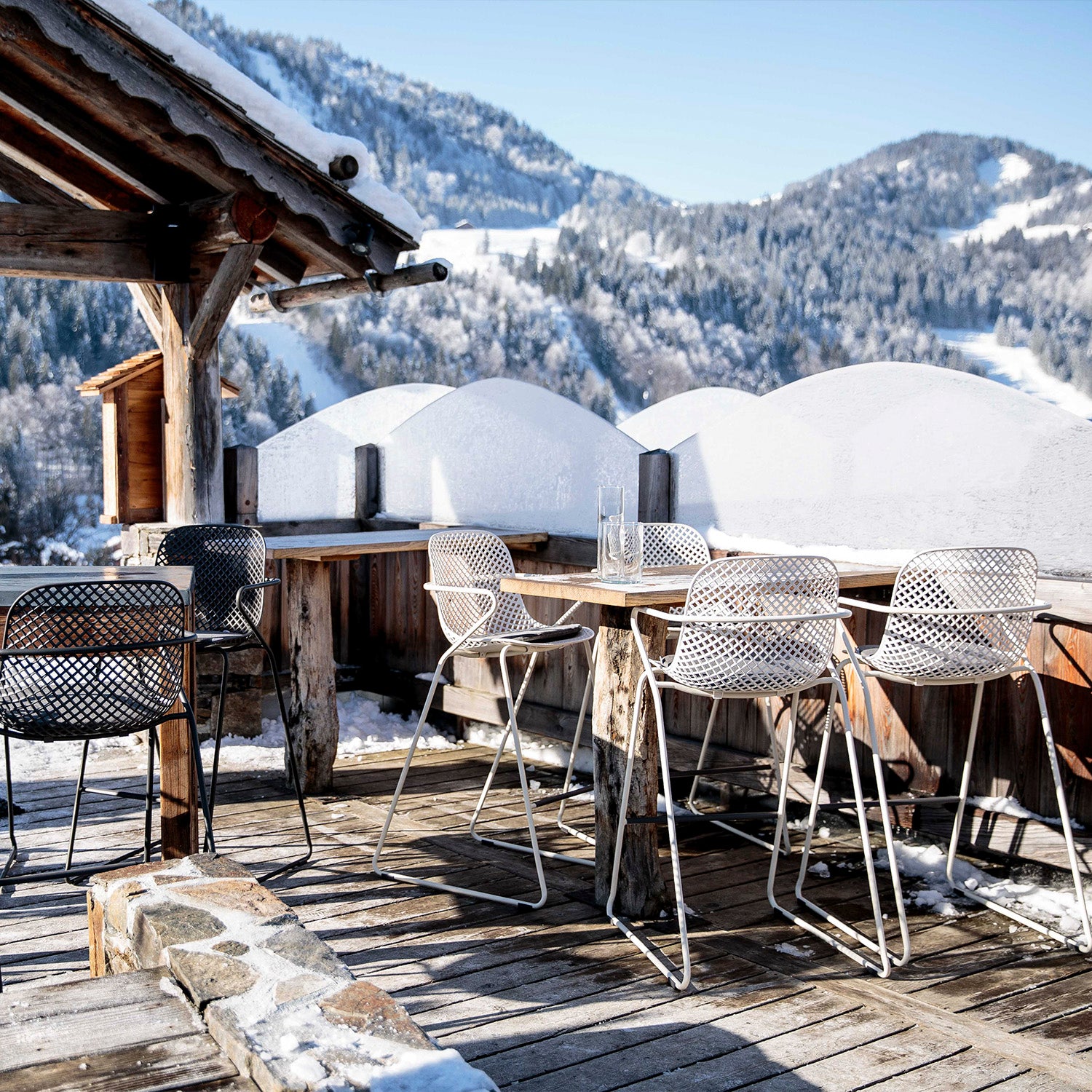 outdoor-restaurant-dining