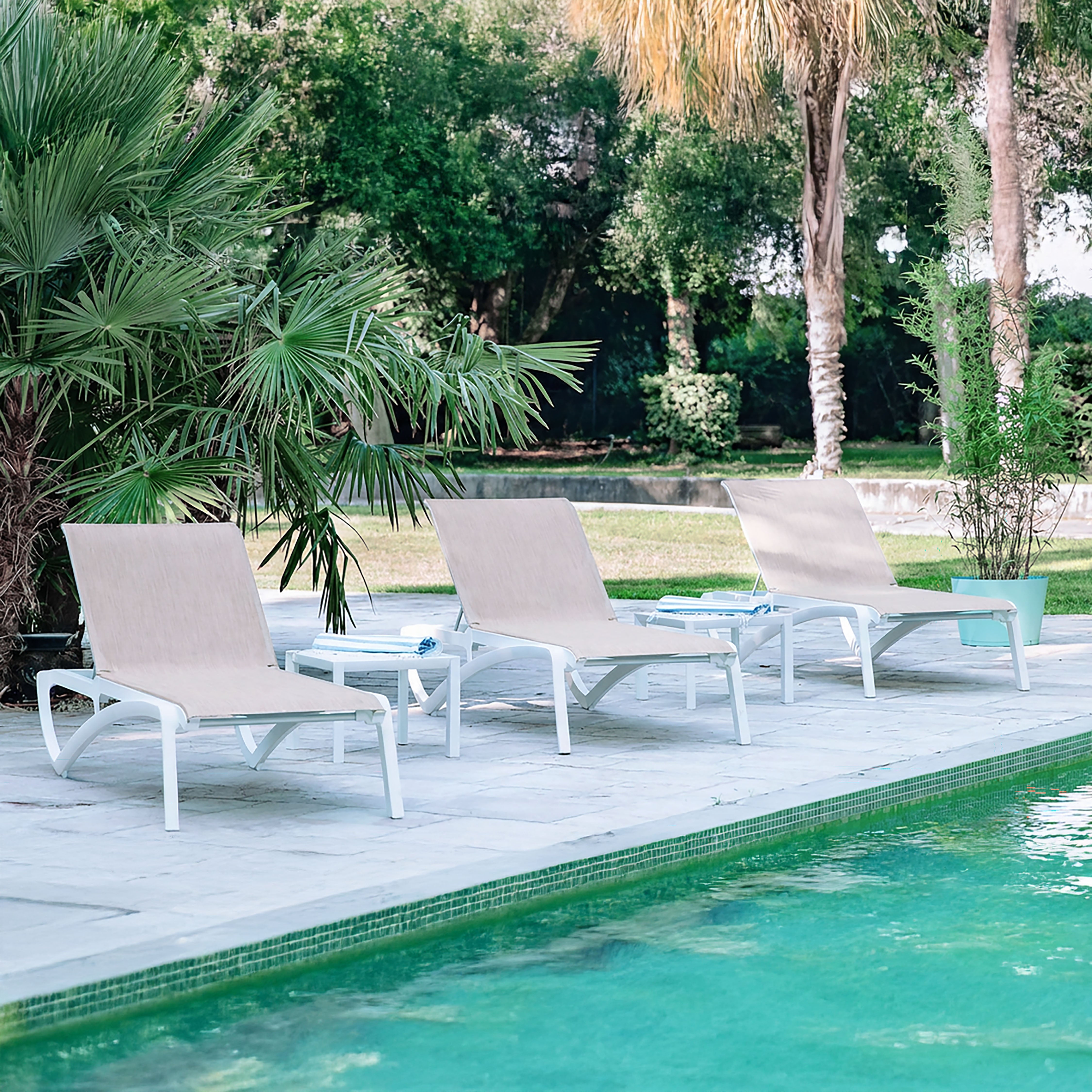 #color_Beige/Glacier White