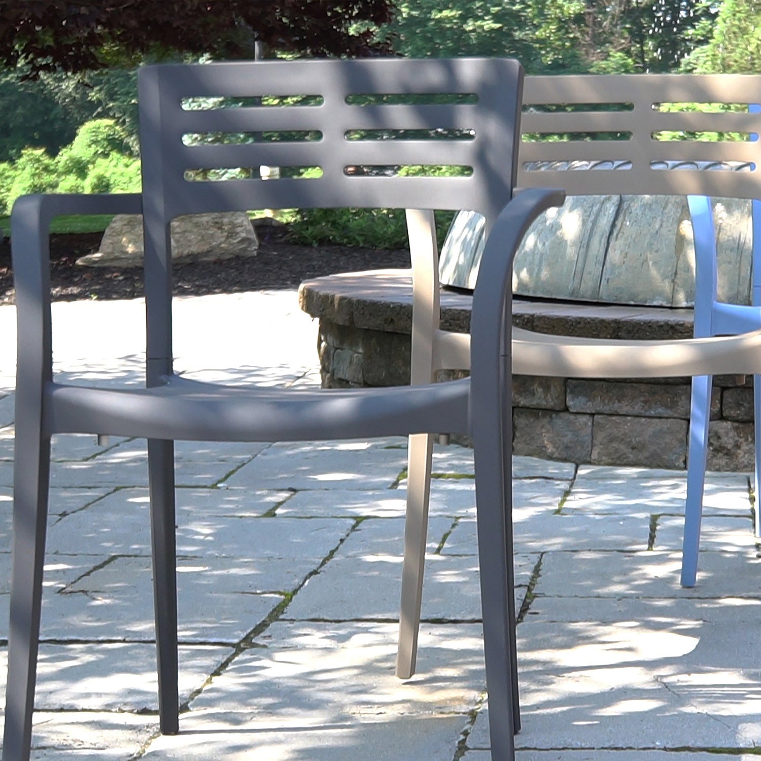 Top Features to Consider When Buying Outdoor Dining Chairs