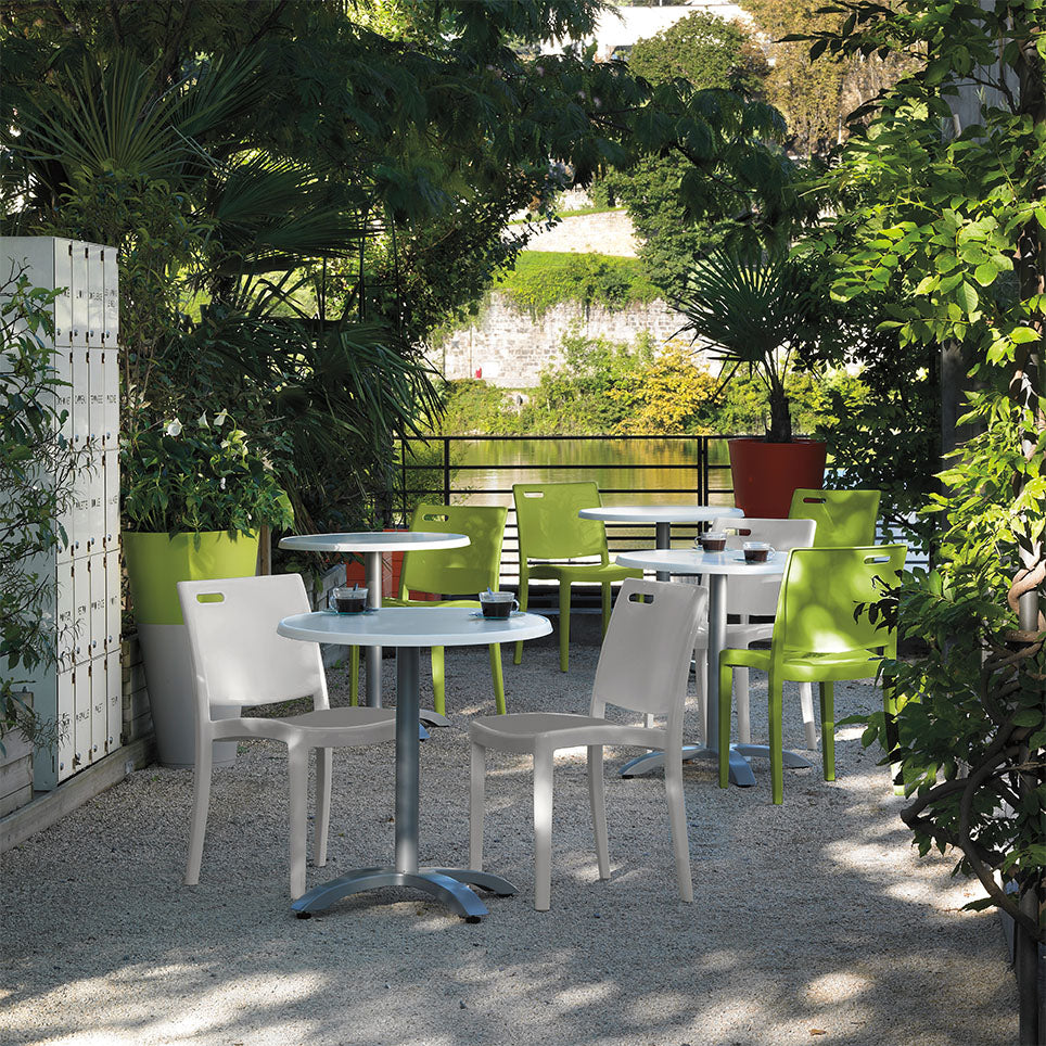 Small Outdoor Spaces, Big Style: Elevating Dining in Compact Places