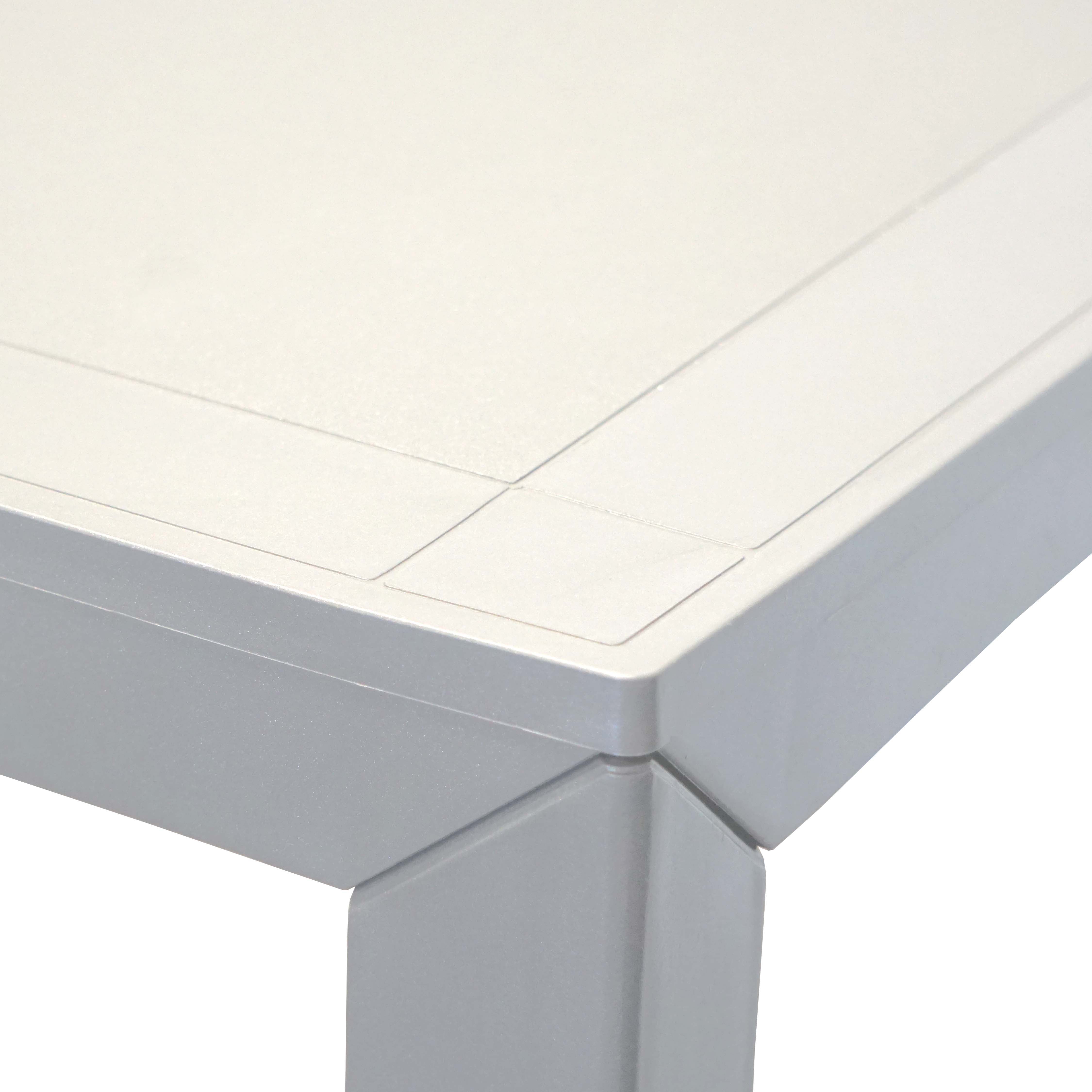 #color_glacier white